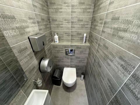 комерційна за адресою Університетська вул., (Будинок 1)