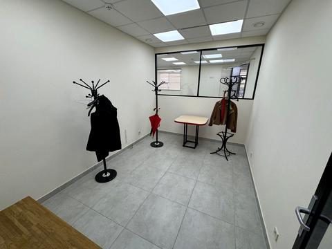 комерційна за адресою Університетська вул., (Будинок 1)