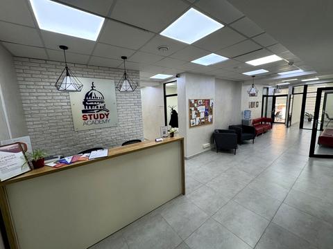 комерційна за адресою Університетська вул., (Будинок 1)