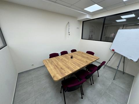 комерційна за адресою Університетська вул., (Будинок 1)