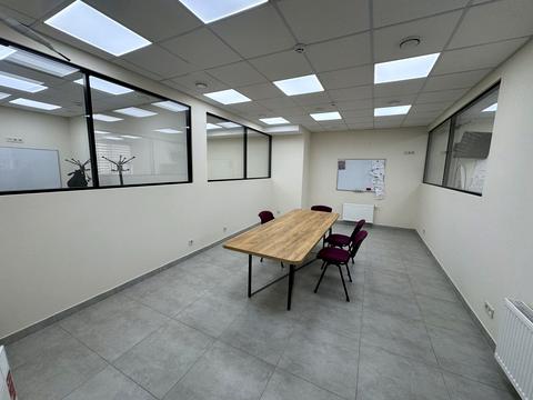 комерційна за адресою Університетська вул., (Будинок 1)