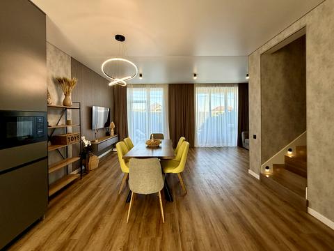 будинок за адресою Павла Глазового вул. (Олега Кошового), (Будинок)