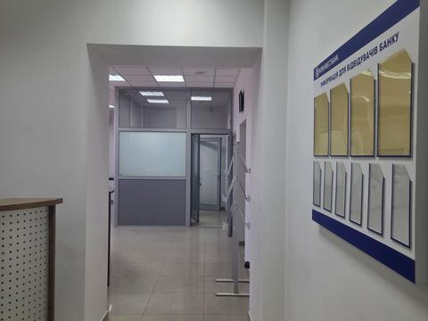 комерційна за адресою Мостова, 4