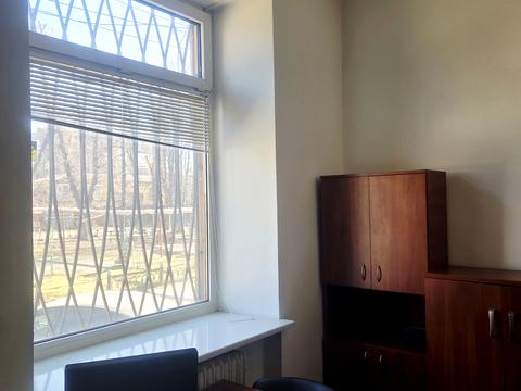 комерційна за адресою Мостова, 4