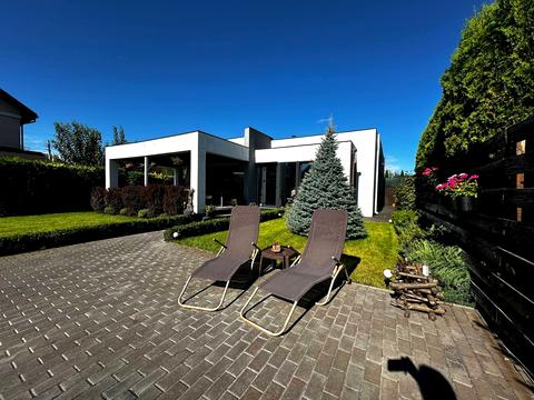 будинок за адресою Молодіжна вул.