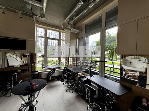 комерційна за адресою Дніпровська набережна вул., 18-А