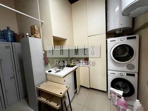 комерційна за адресою Дніпровська набережна вул., 18-А