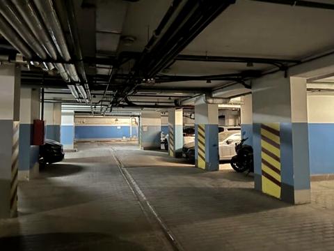 паркомісце за адресою Провіантська вул. (Галі Тимофєєвої), 3