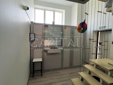 комерційна за адресою Андрія Верхогляда вул. (Михайла Драгомирова), 20