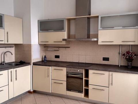 квартира по адресу Строителей ул., 30