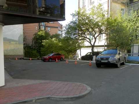 комерційна за адресою Київ, Володимирська вул., 77