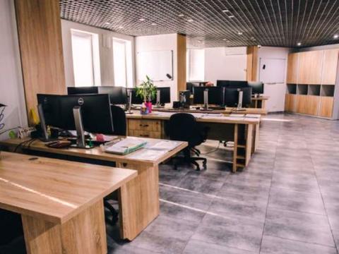 комерційна за адресою Срібнокільська вул., 1