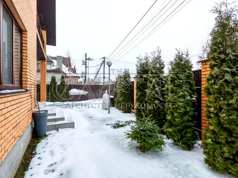 будинок за адресою с. Вишеньки, Зоряна