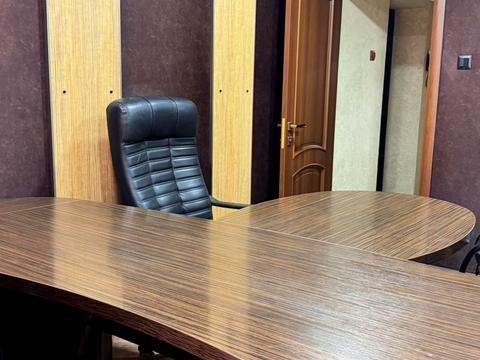 комерційна за адресою Сергія Єфремова вул., 37