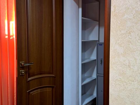 комерційна за адресою Сергія Єфремова вул., 37