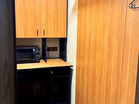 комерційна за адресою Сергія Єфремова вул., 37