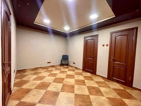 комерційна за адресою Сергія Єфремова вул., 37