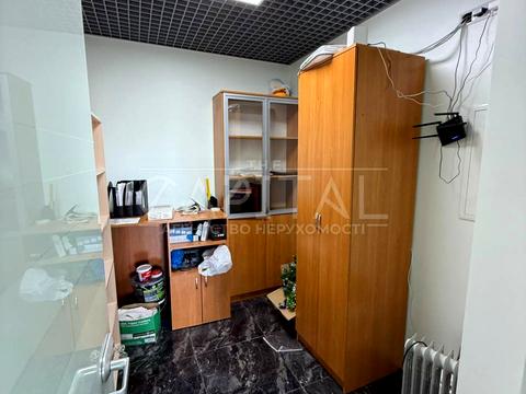 комерційна за адресою Антоновича вул. (Горького), 74