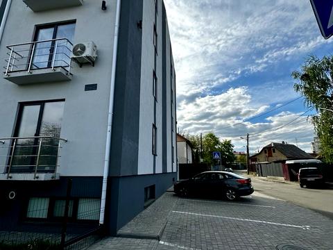 комерційна за адресою Осіння вул., 71