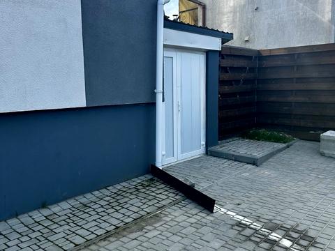 комерційна за адресою Осіння вул., 71