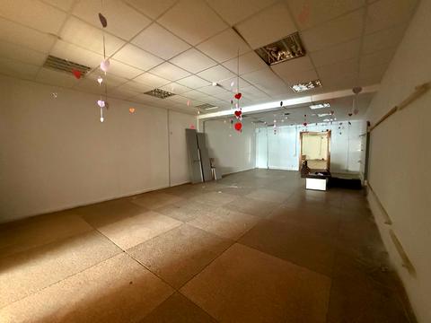 комерційна за адресою Космонавтів вул., 13