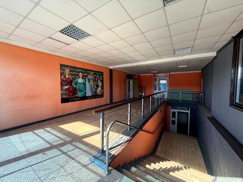 комерційна за адресою Космонавтів вул., 13