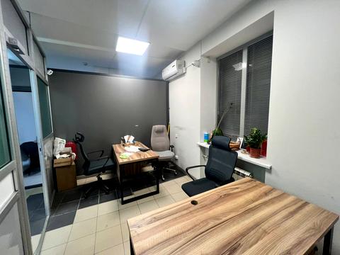 комерційна за адресою Володимира Вернадського вул. (Дзержинського), 8