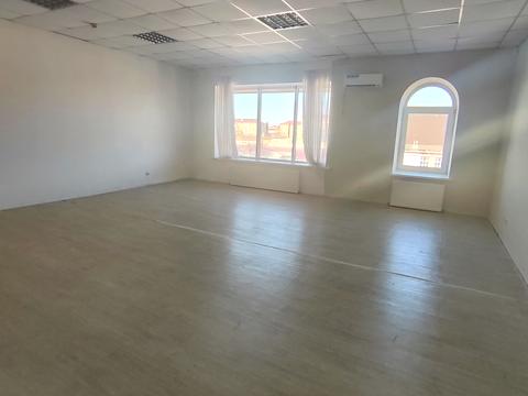 комерційна за адресою Майдан Озерний вул. (Боброва), 16