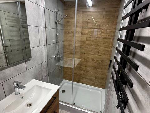 комерційна за адресою Саперно-Слобідська вул., 45