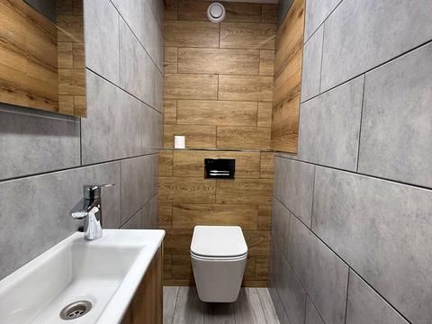комерційна за адресою Саперно-Слобідська вул., 45
