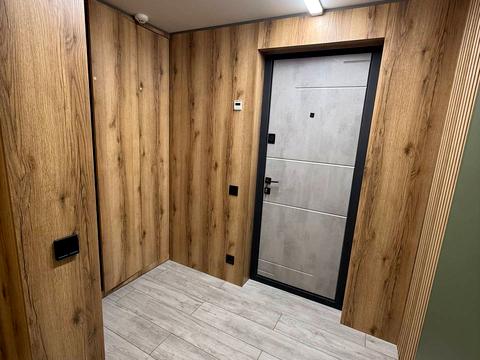 комерційна за адресою Саперно-Слобідська вул., 45