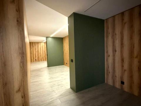комерційна за адресою Саперно-Слобідська вул., 45