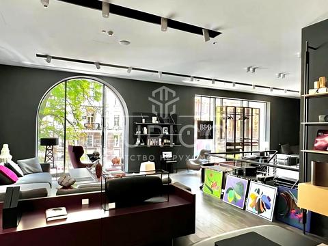 комерційна за адресою Володимирська вул., 38