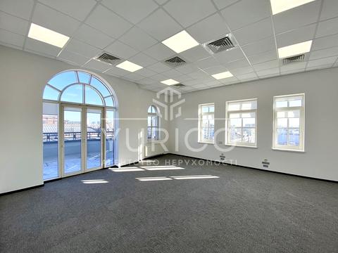 комерційна за адресою Володимирська вул., 39