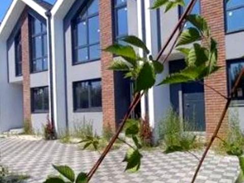 будинок за адресою Молодіжна вул., 4