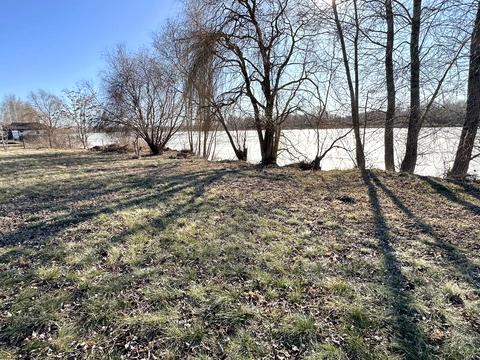 участок по адресу Набережна