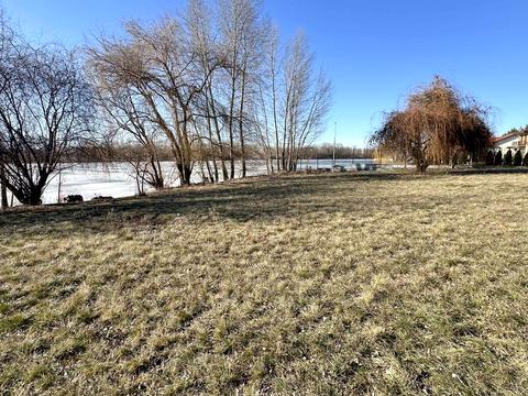 участок по адресу Набережна