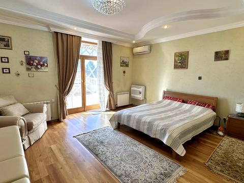 будинок за адресою Набережна, 40