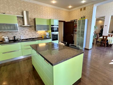 будинок за адресою Набережна, 40