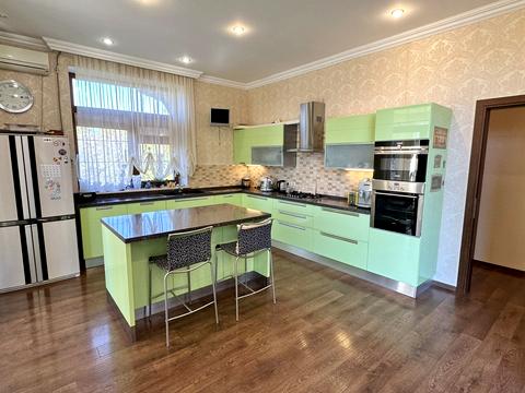 будинок за адресою Набережна, 40