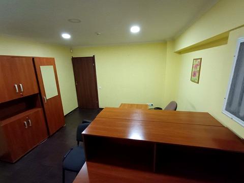 комерційна за адресою Володимира Мономаха вул. (Московська), 31