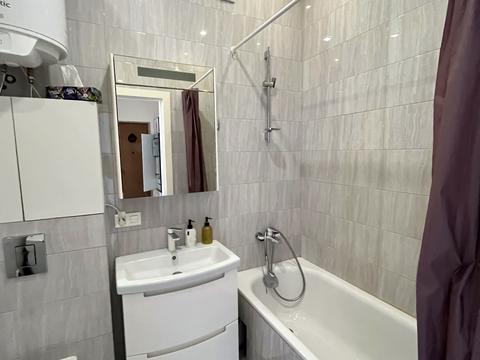 квартира за адресою Леоніда Каденюка просп. (Юрія Гагаріна), 14