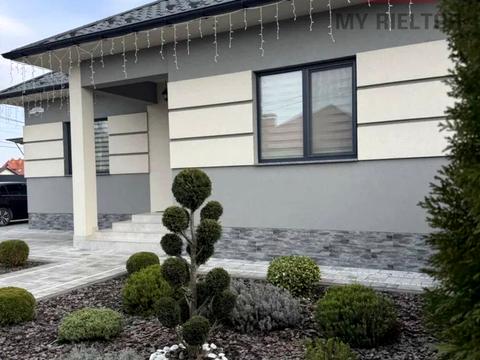 будинок за адресою Августина Волошина вул.