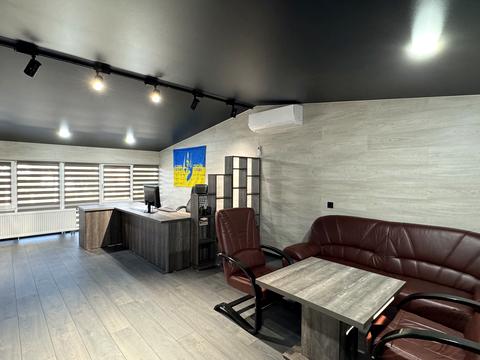 комерційна за адресою Соснова вул. (Красовського), 23