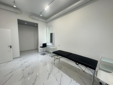 комерційна за адресою Прохоровська вул., 40 к5