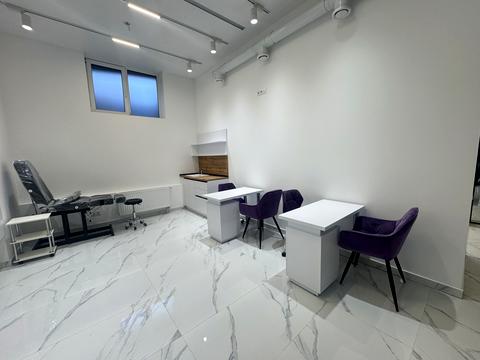 комерційна за адресою Прохоровська вул., 40 к5