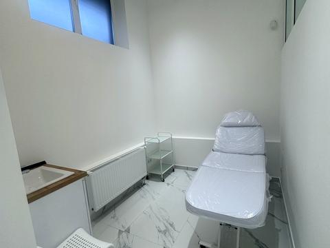 комерційна за адресою Прохоровська вул., 40 к5