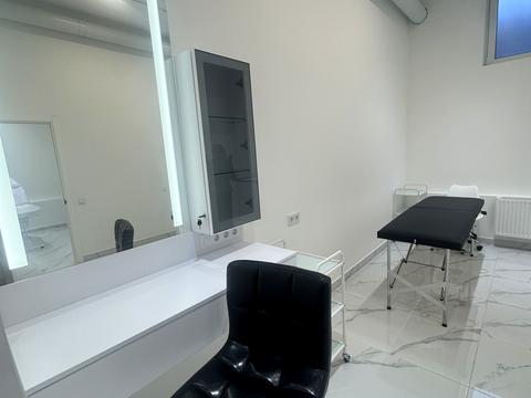 комерційна за адресою Прохоровська вул., 40 к5