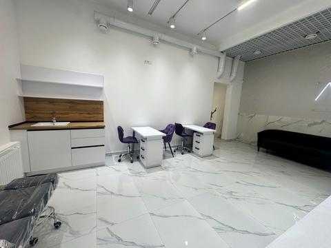 комерційна за адресою Прохоровська вул., 40 к5