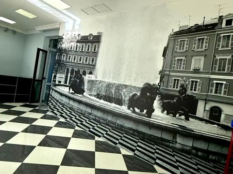 комерційна за адресою Володимирська вул., 4